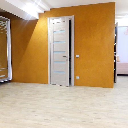 Light Apartment Center City Chisinau Bagian luar foto